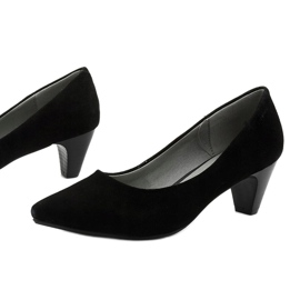 Ladies' black pumps on the Ynisol post 1