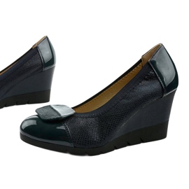 Black pumps on the Downreaver wedge navy blue 1