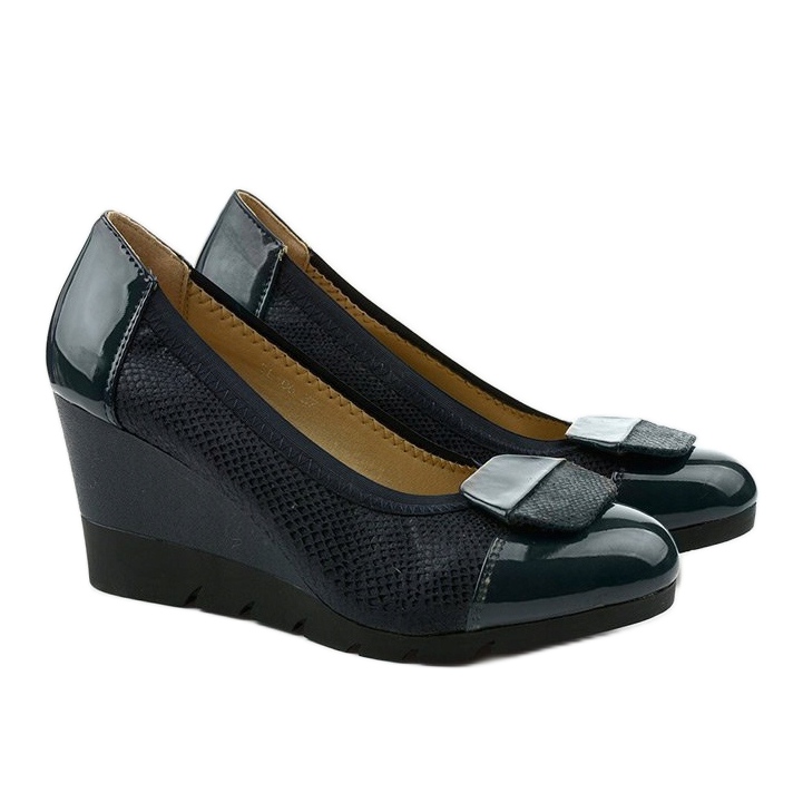 Black pumps on the Downreaver wedge navy blue 2 Black pumps on the Downreaver wedge navy blue 2