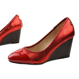 Red pumps on the Bluehorn wedge heel 1