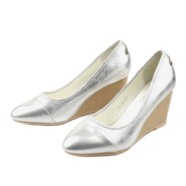 Silver pumps on the Bluehorn wedge heel 4