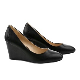Black pumps on the Affore wedge 2