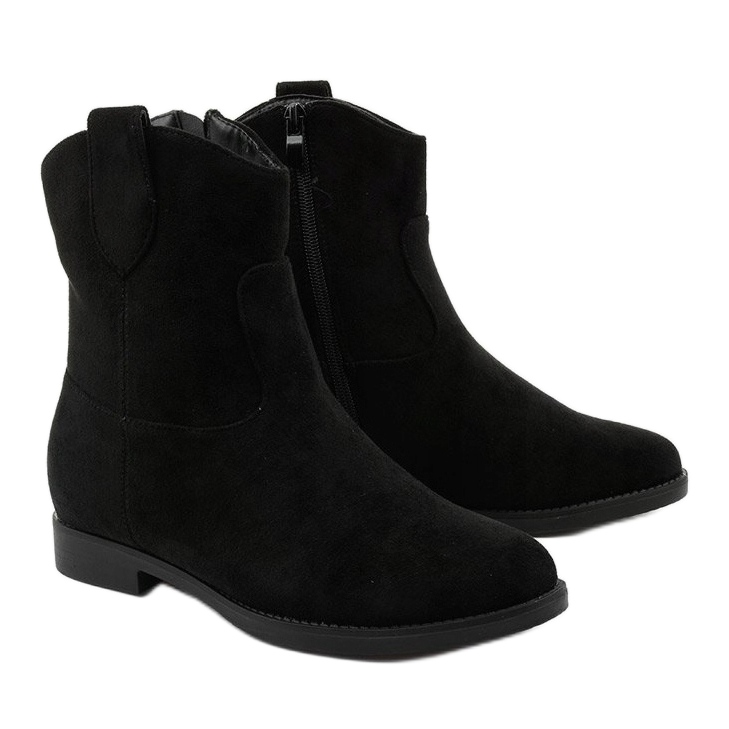 Black insulated boots with a hidden Modell wedge 1