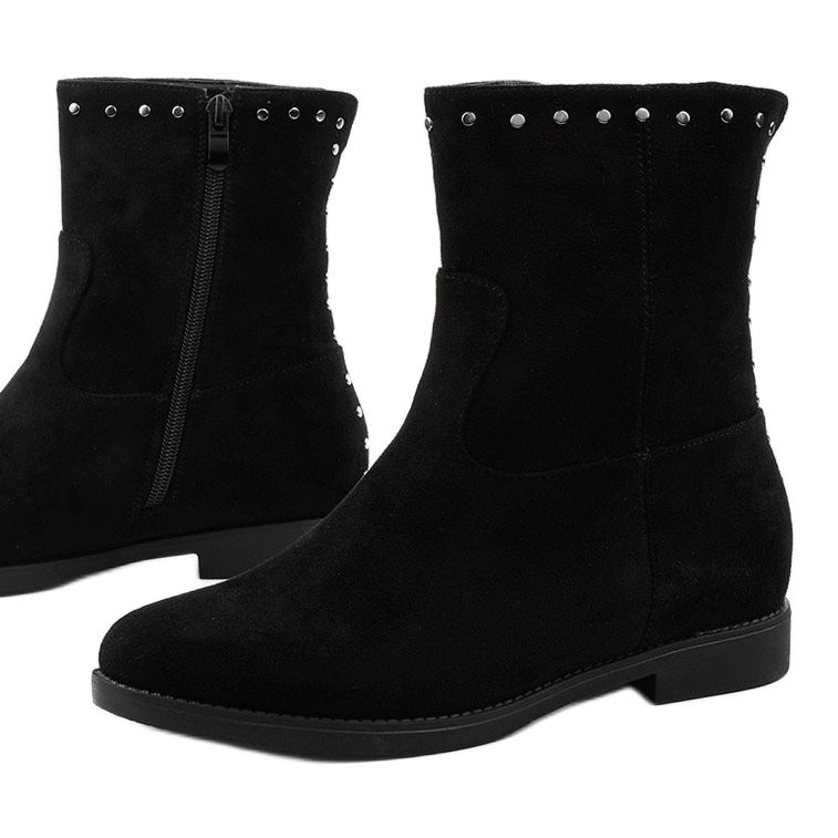 Black boots with a hidden wedge and True-blue litas 1