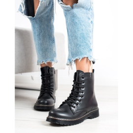 Small Swan Black Boots 2