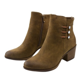 Khaki suede ankle boots on the Keenshaper post green 2