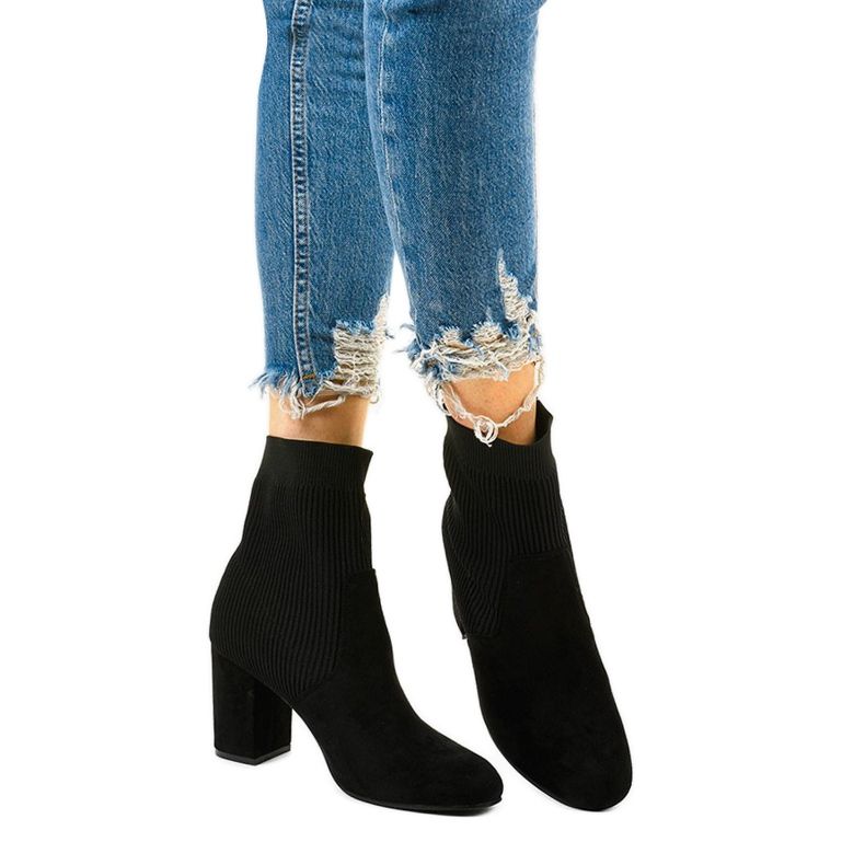 Women's black boots with a Uhrrelle sock 1