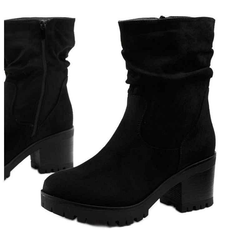 Black ankle boots with a Pirenassa zipper 1