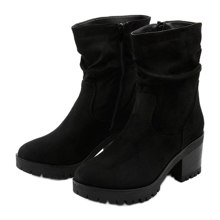 Black ankle boots with a Pirenassa zipper 2