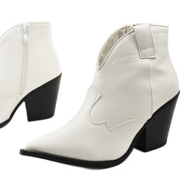 Pretender women's white cowboy boots 1