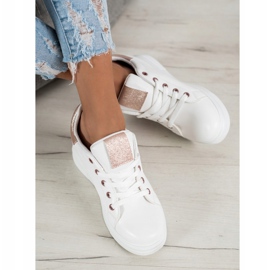SHELOVET Sports shoes on a wedge white 2