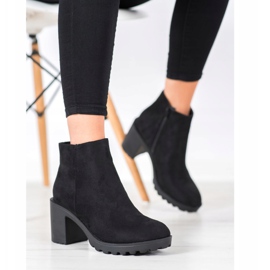 Laura Mode Casual boots on a post black 1