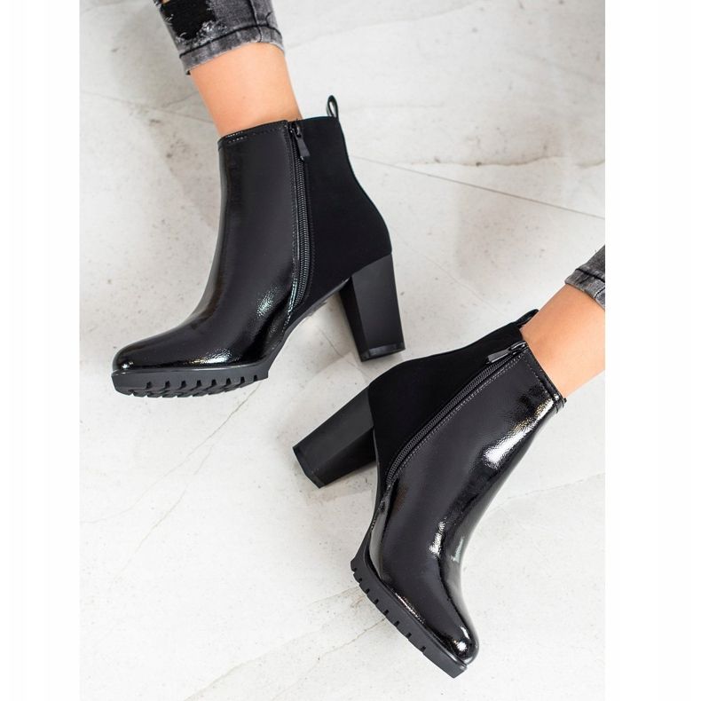 Gogo Lacquered Boots On High Heels black 2