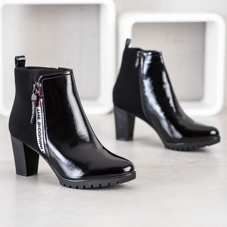 Gogo Lacquered Boots On High Heels black 1