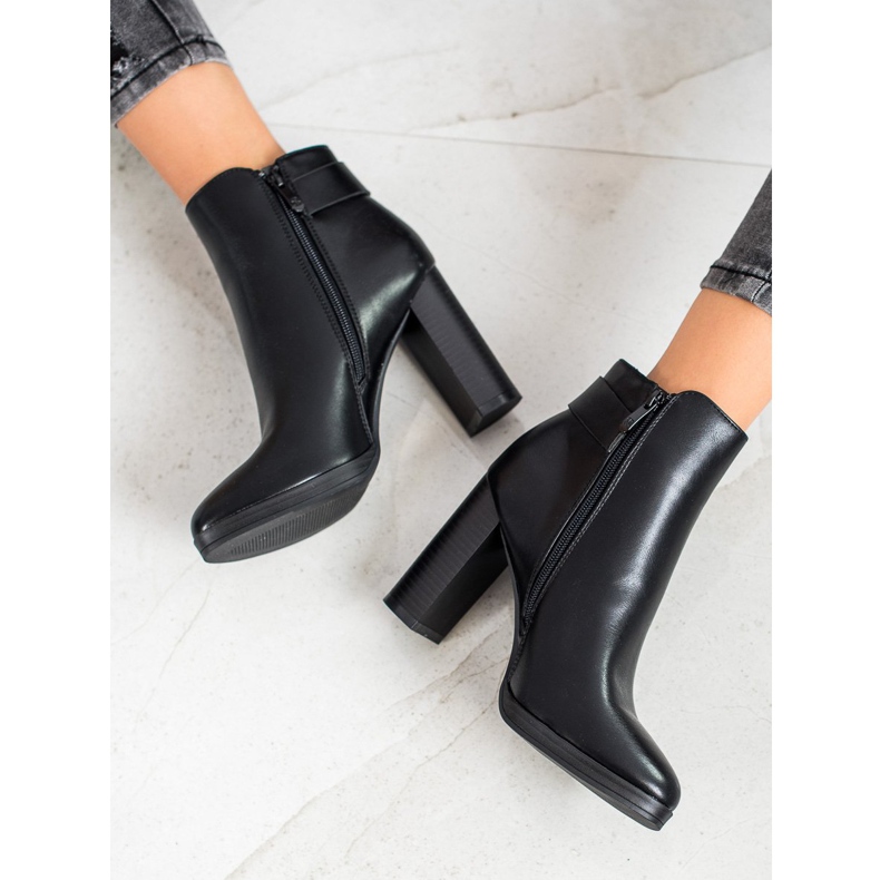 Ideal Shoes Elegant Black Boots 1
