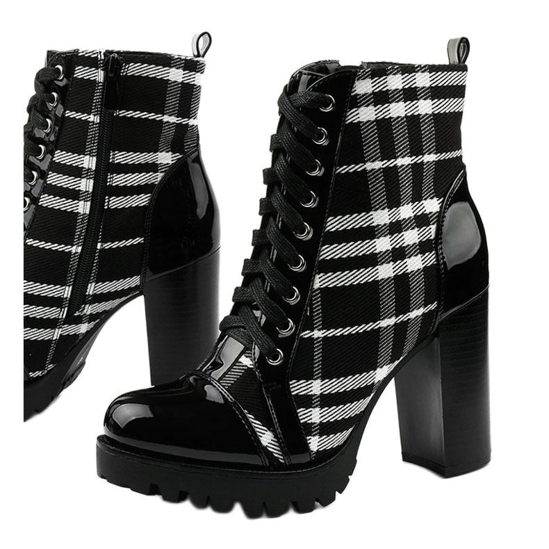 Checkered ankle boots laced up on the Millersto post black 1