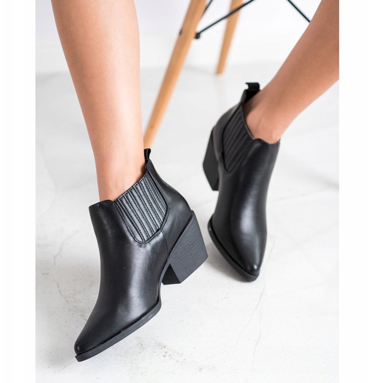 Cm Paris Short Booties In Spitz black 2