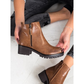 Ideal Shoes Comfortable brown boots 2