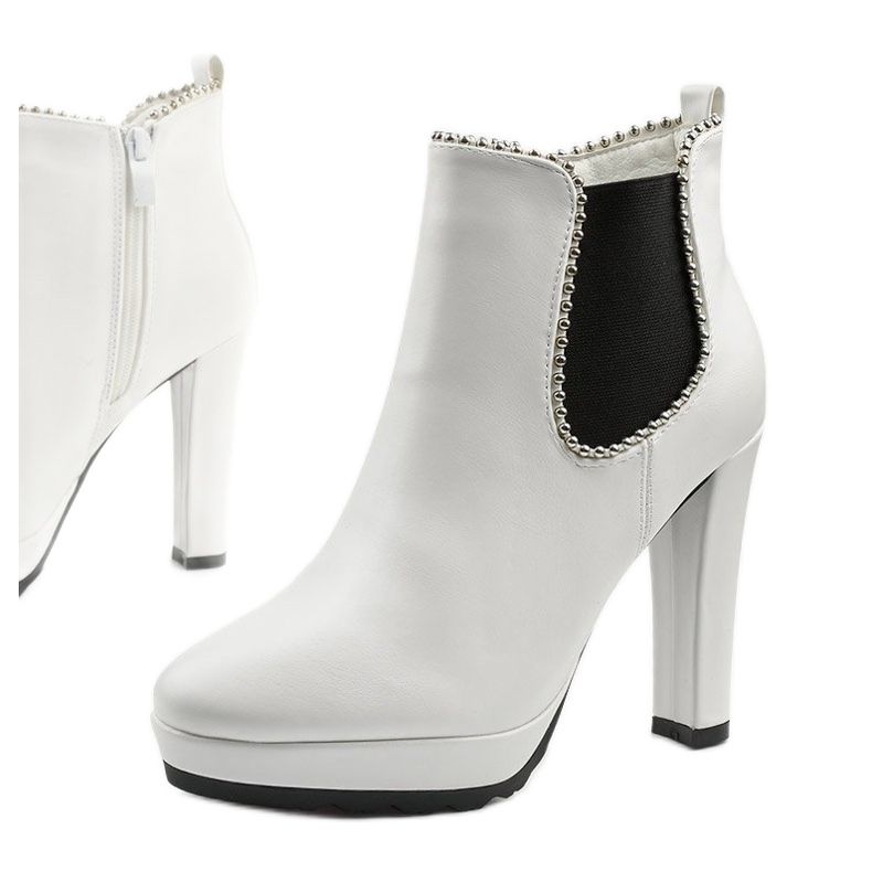 White ankle boots with a zipper and Circus elastic 1