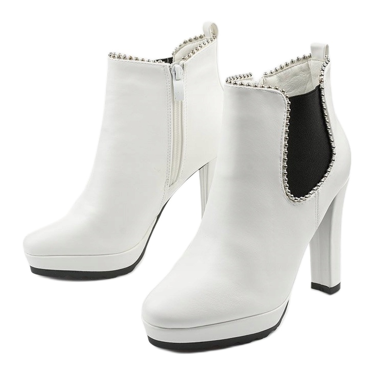 White ankle boots with a zipper and Circus elastic 2