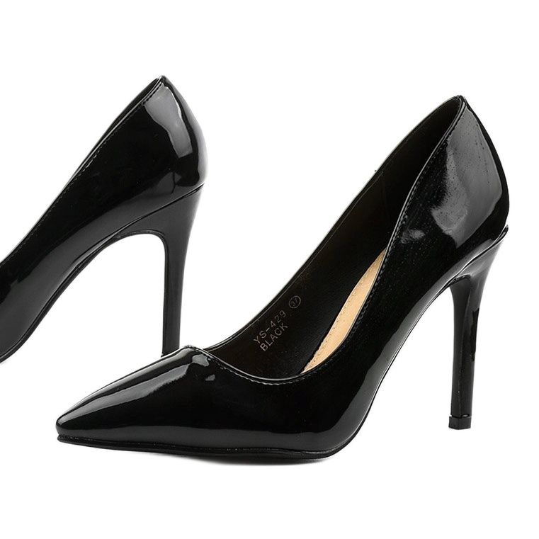 Black lacquered pumps on a Rhodes heel 1