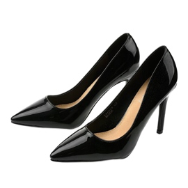 Black lacquered pumps on a Rhodes heel 2