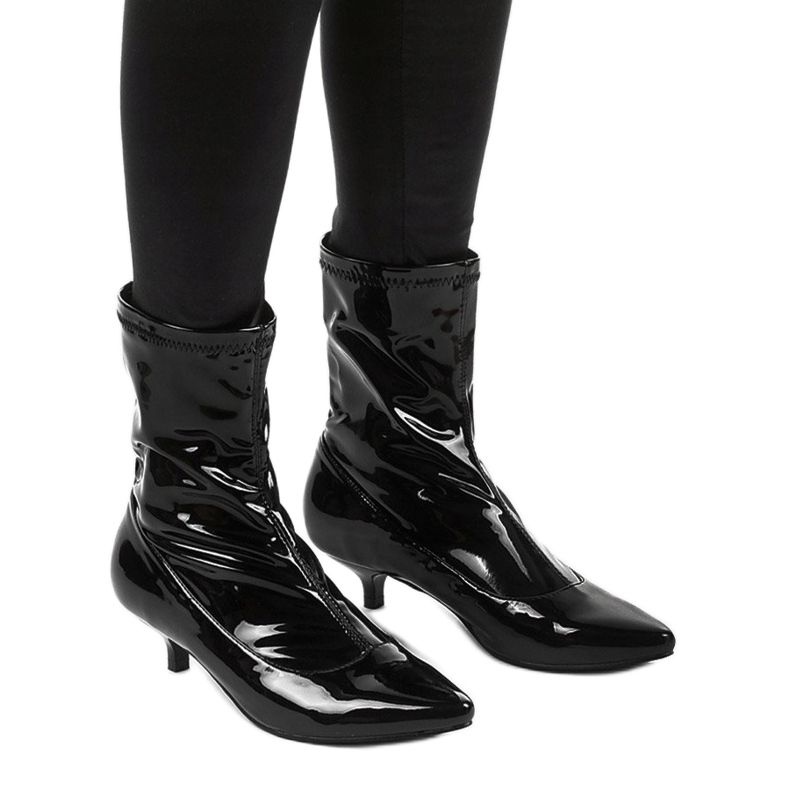 Black lacquered heels with a Ragemour sock 1