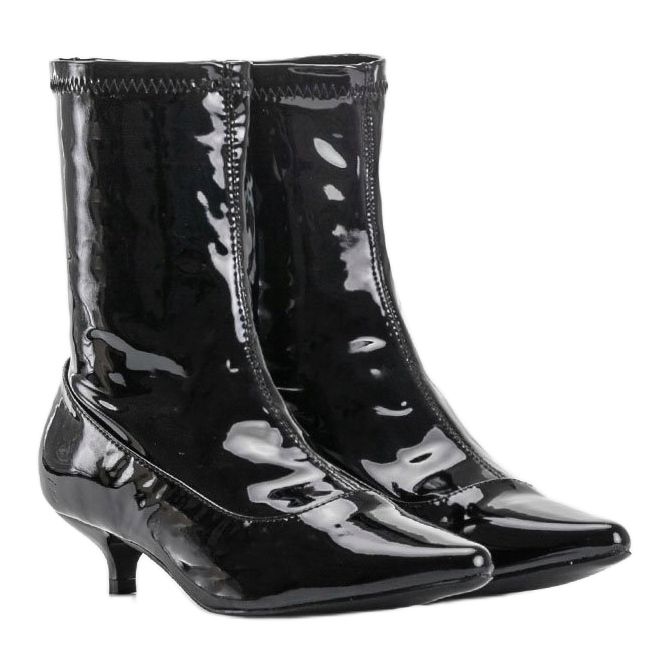 Black lacquered heels with a Ragemour sock 2