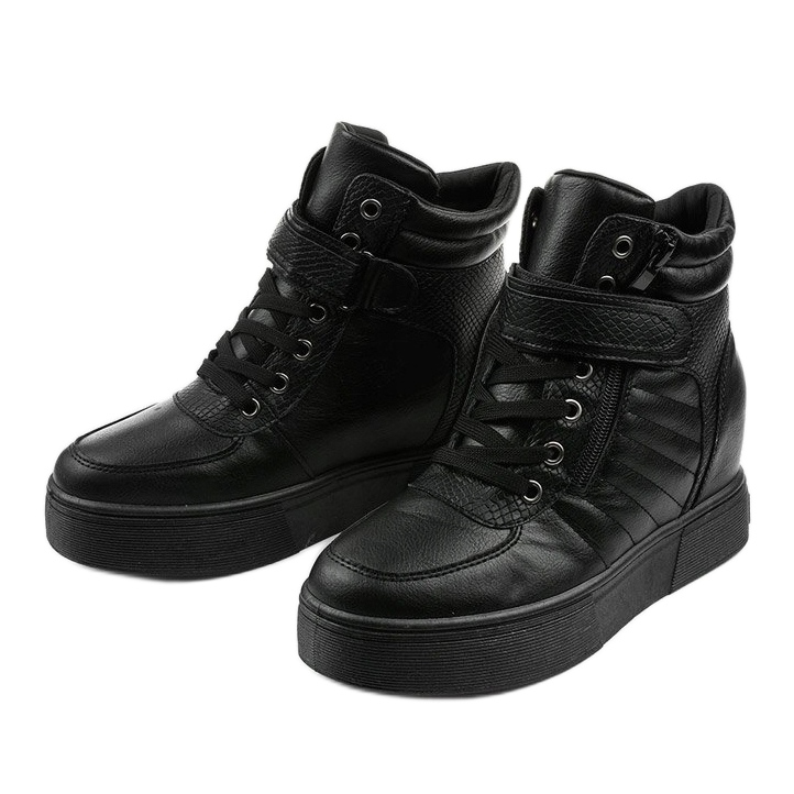 Black warm boots on the wedge AB0013 2