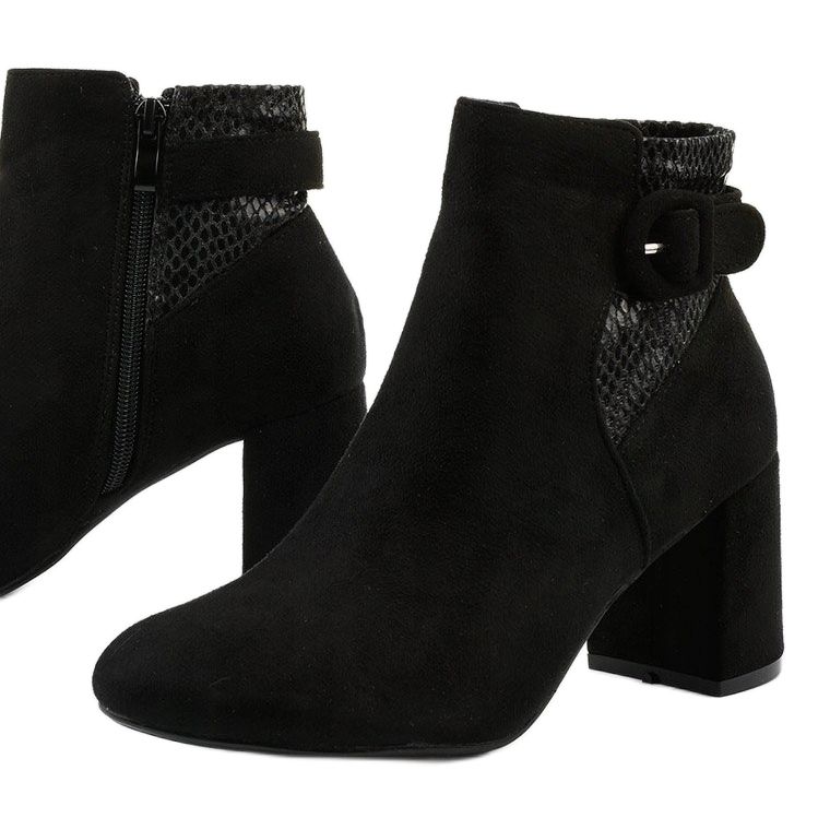 Black ankle boots with a Pearpuff zipper 1