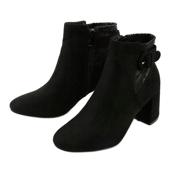 Black ankle boots with a Pearpuff zipper 2