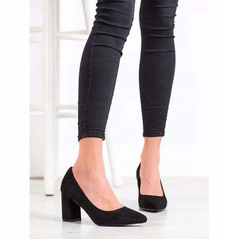 Renda Black Pumps On A Pillar 2