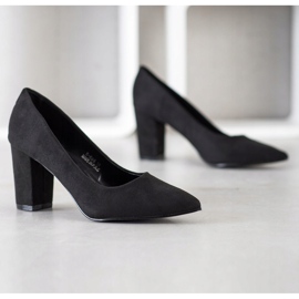 Renda Black Pumps On A Pillar 1