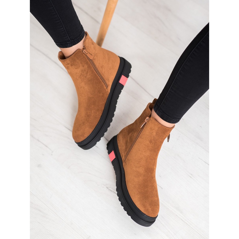 Seastar Boots On The Black Platform brown 1