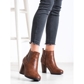 Abloom Comfortable boots on a pillar brown 2