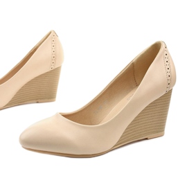 Beige pumps on the Affore wedge 2