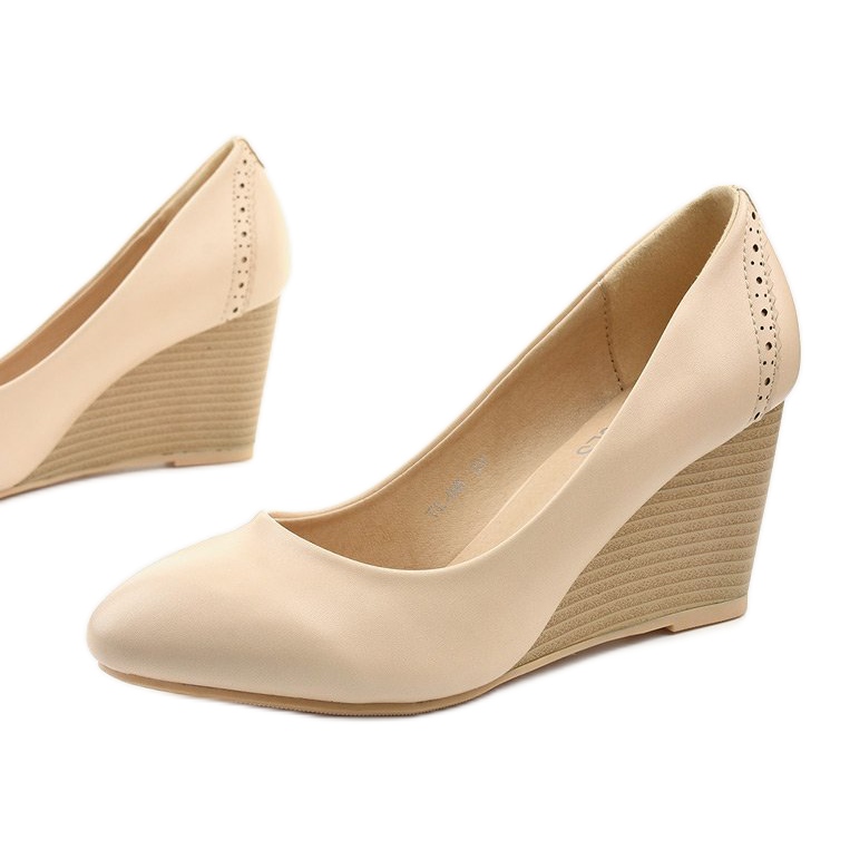 Beige pumps on the Affore wedge 2