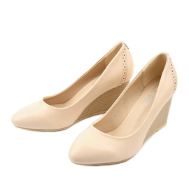 Beige pumps on the Affore wedge 1