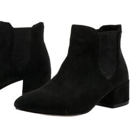 Black Chelsea boots on the Naurea post 1