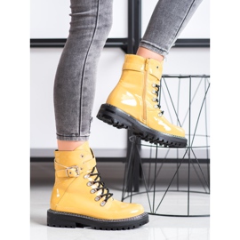 SDS Fashionable Lacquered Trappers yellow 1 SDS Fashionable Lacquered Trappers yellow 1