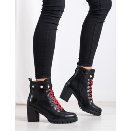 Ideal Shoes Rock boots on the post black 2