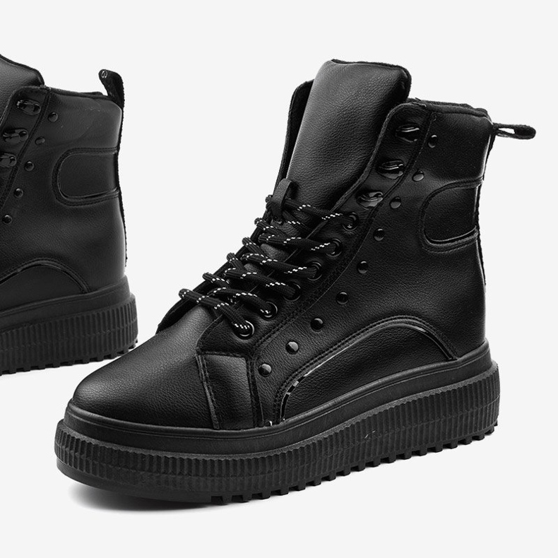 Black sports boots on the Aethireisis platform 1