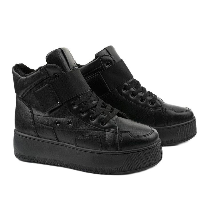 Black insulated boots from Riverview 1