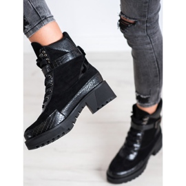 Gogo Workers On The Pole black 1