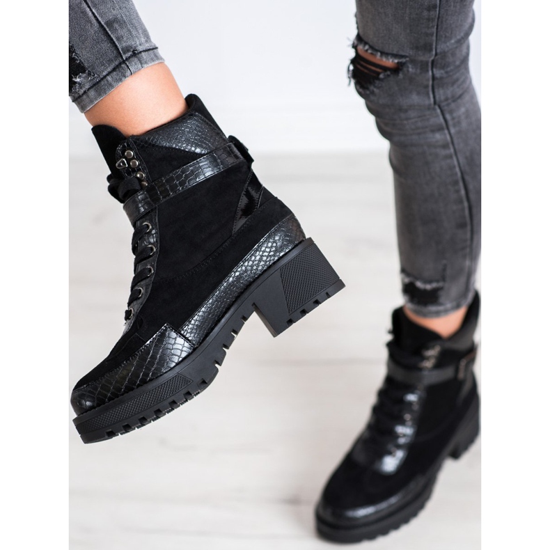 Gogo Workers On The Pole black 1