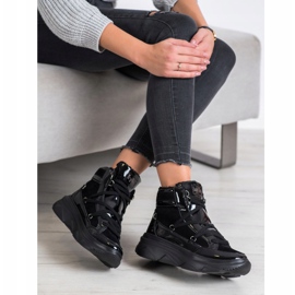 Kylie Fashionable Black Lacquered Trappers 1