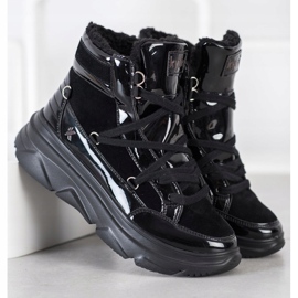 Kylie Fashionable Black Lacquered Trappers 2