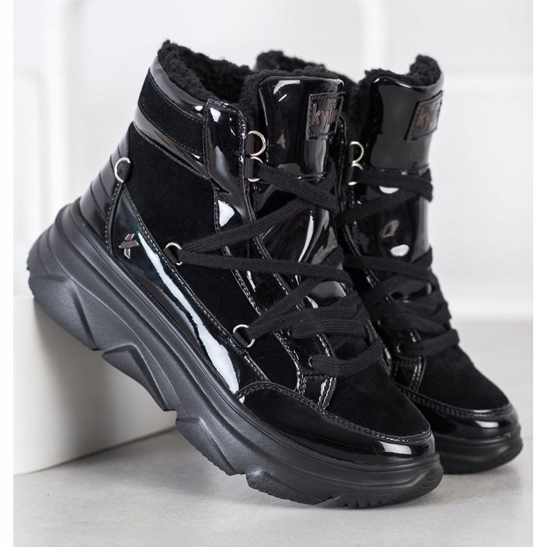 Kylie Fashionable Black Lacquered Trappers 2