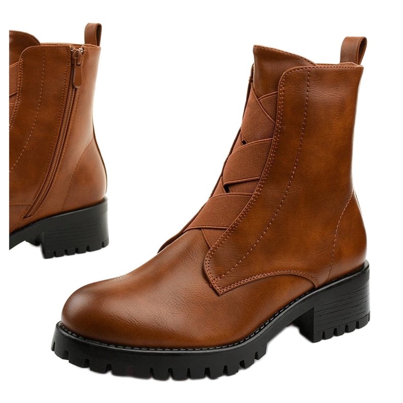 Brown boots on the post of insulated Chanhett 1