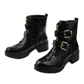 Black flat insulated, lacquered Lineley boots 2